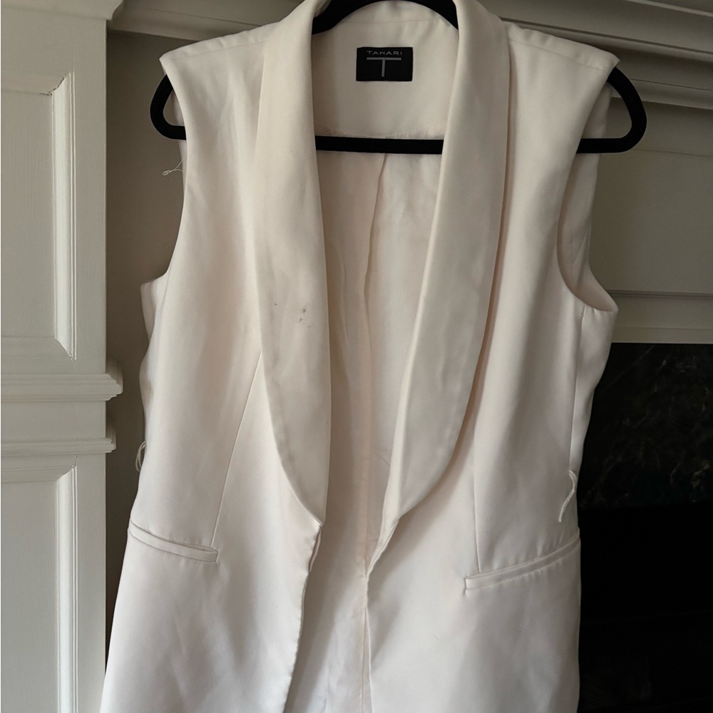 Tahari Cream Sleeveless Jacket